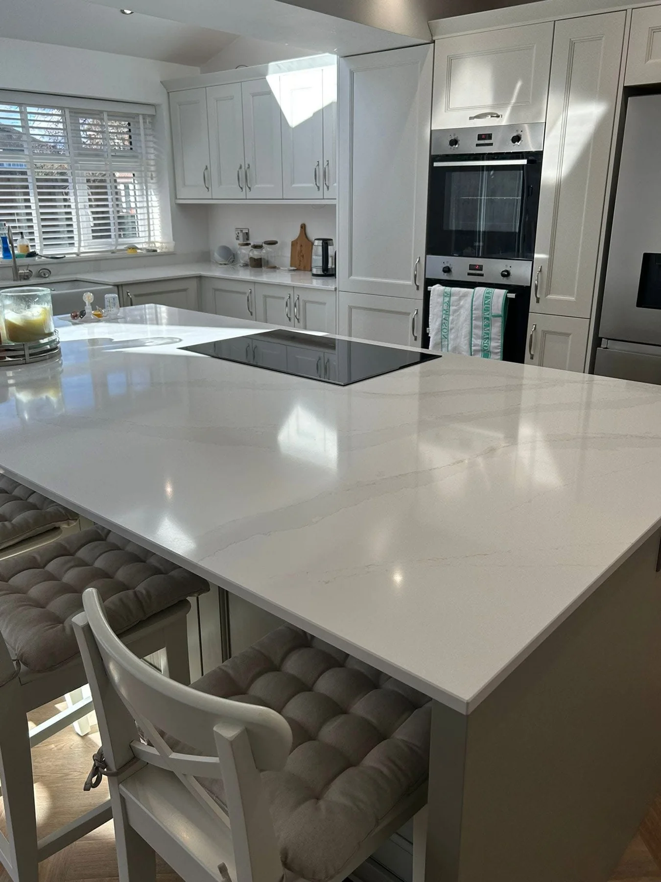 White kitchen with a clean island worktop